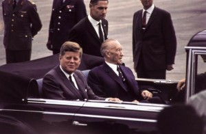 Kennedy-mit-Bundeskanzler-Konrad-Adenauer-700x459
