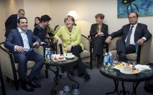 tsipras-merkel-olant-riga-sunodos-korufis