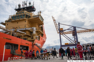 712 migrants arrive at the port of Palermo, on the military
