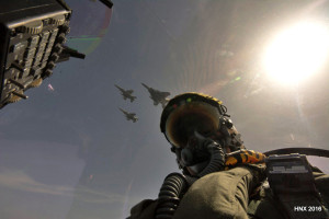 ÄéÝëåõóç ìéêôïý ó÷çìáôéóìïý áåñïóêáöþí F-16 Block 52+ Advance ôçò ÐïëåìéêÞò Áåñïðïñßáò êáé F-15E Strike Eagle ôùí Áìåñéêáíéêþí Áåñïðïñéêþí ÄõíÜìåùí Åõñþðçò [United States Air Forces in Europe (USAFE)] ðÜíù áðü ôçí ÁèÞíá, ôçí ÔåôÜñôç 13 Áðñéëßïõ 2016, óôï ðëáßóéï ôçò Üóêçóçò "Çíßï÷ïò 2016". (EUROKINISSI/ÐÏËÅÌÉÊÇ ÁÅÑÏÐÏÑÉÁ)