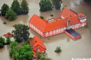 Aerial view of the swollen Vltava river´s flooded Red Mill at chateau park in Veltrusy, about 35 km (21.7) north of Prague, on Monday, June 3, 2013. Heavy rainfalls cause flooding along rivers and lakes in Germany, Austria, Switzerland and the Czech Republic. (AP Photo/CTK, Vit Simanek) SLOVAKIA OUT